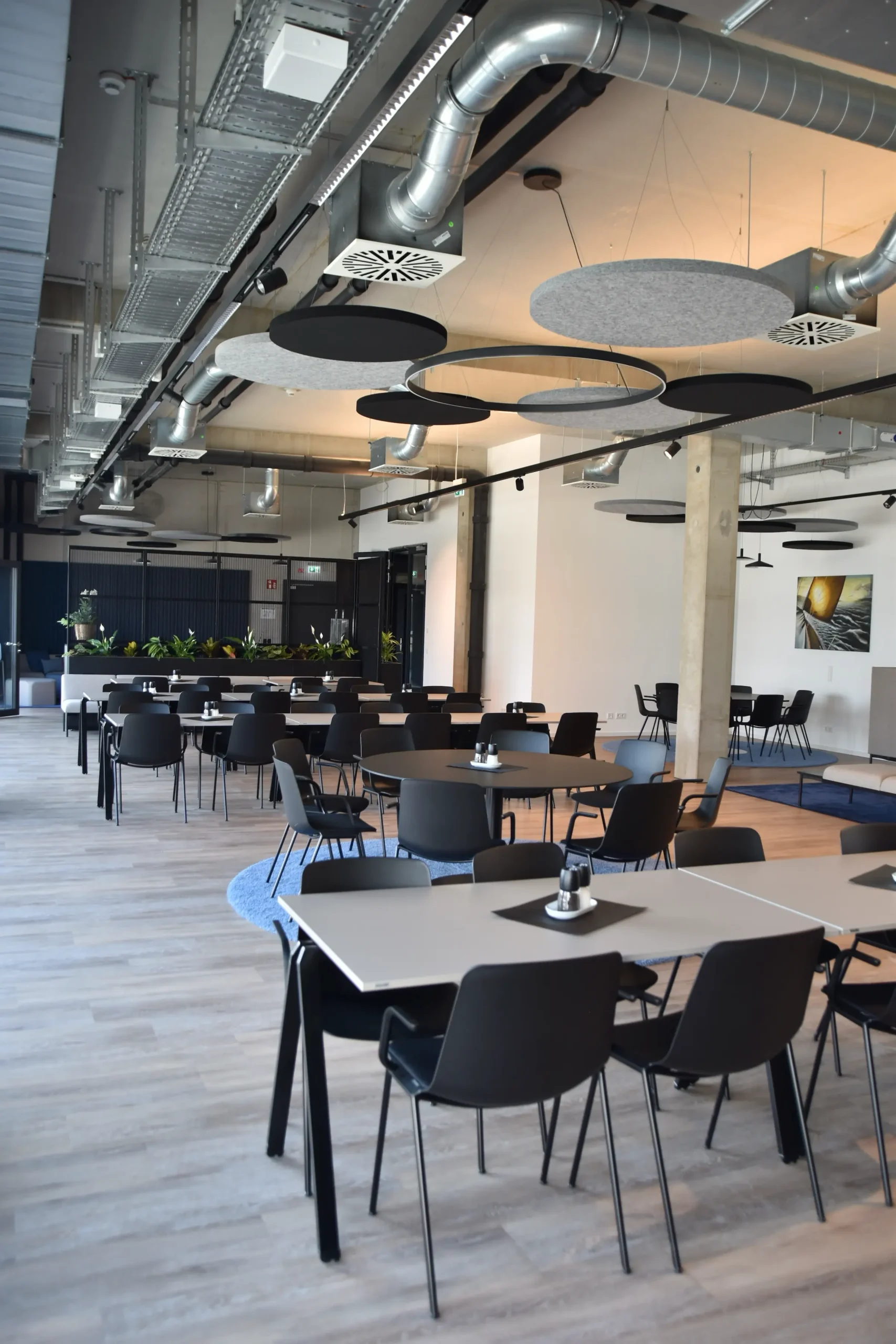 MD-Genusswelt-Rosenheim-Image-36 Der moderne Look einer Kantine in der M&D Genusswelt - der öffentlichen Kantine für Rosenheim, Raubling und Umgebung