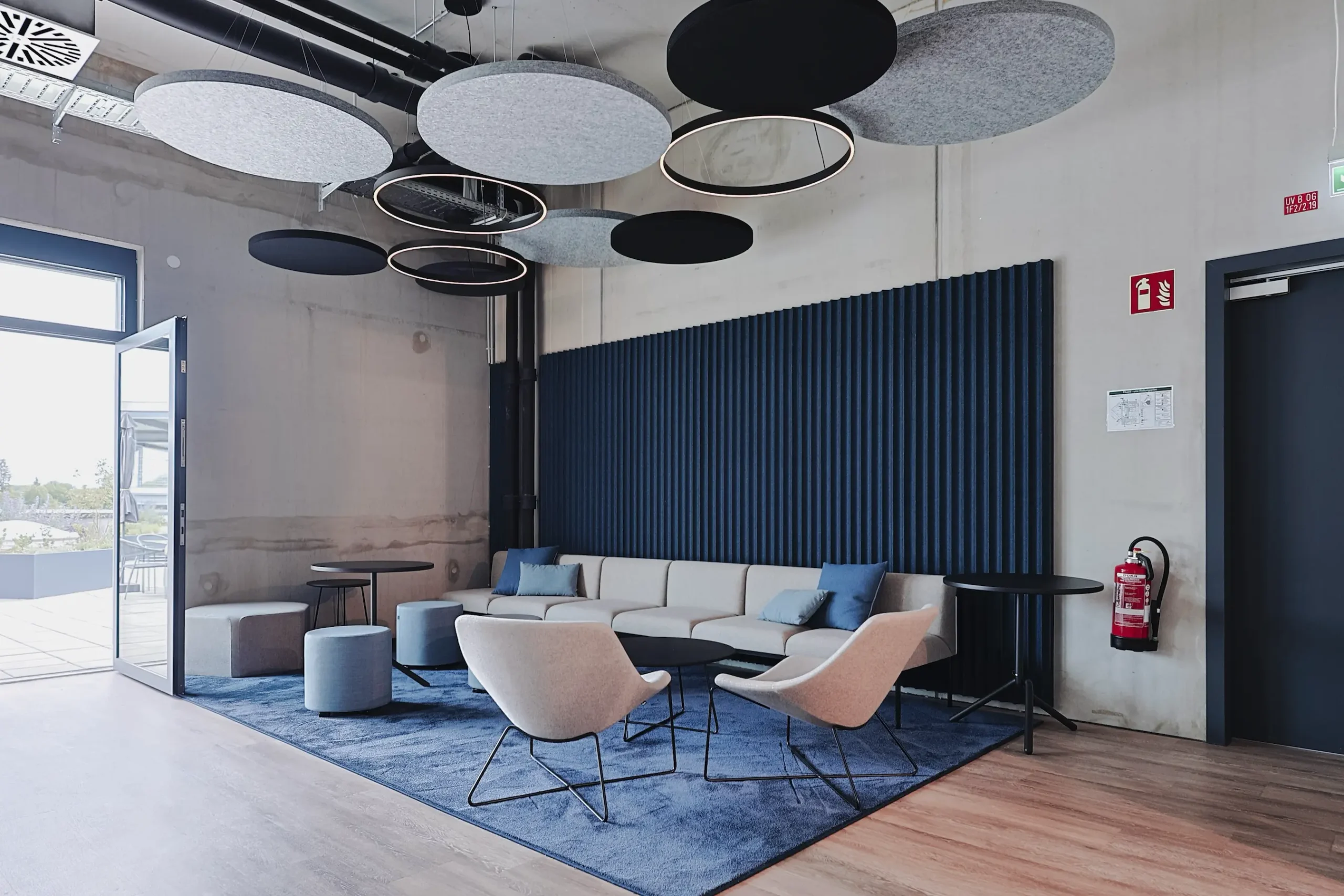 Loungebreich der Kantine bei der M&D Genusswelt in Rosenheim und Umgebung